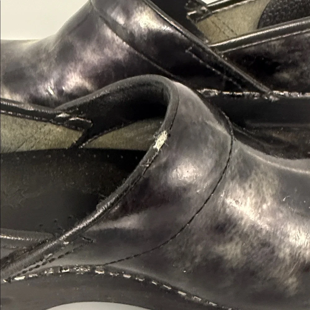 Dansko XP 2.0 Professional Pewter Marbled Patent Leather Clogs – Size 37‎